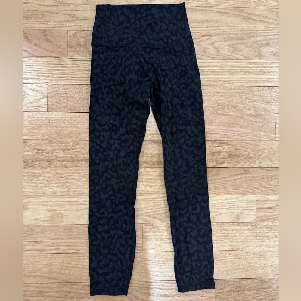 Authentic Lululemon Black Patterned Leggings - Si… - image 1